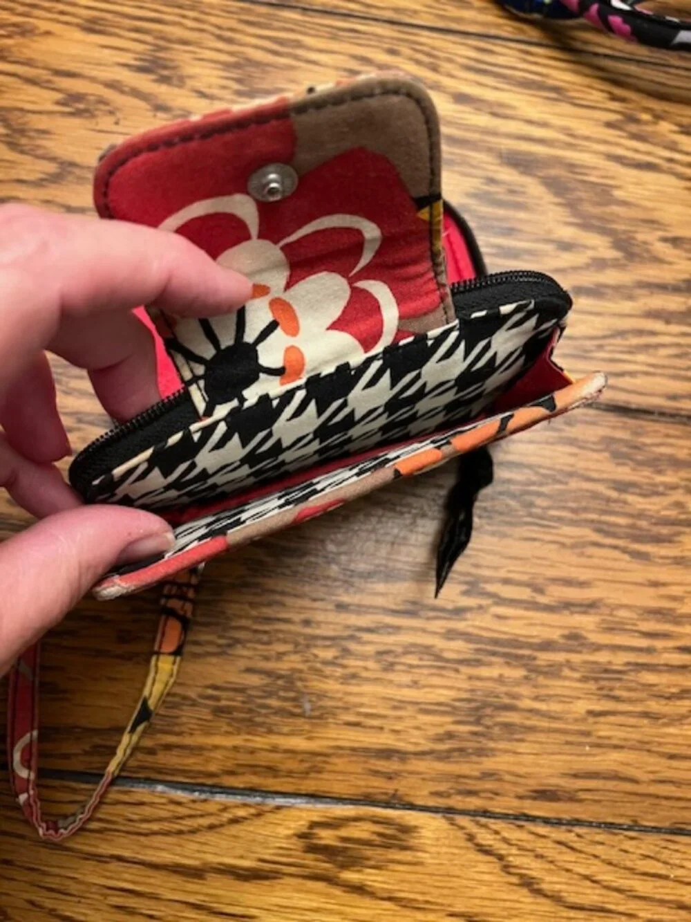 Authentic Vera Bradley wristlet wallet, Multi color, Zip Around, Good Condition! - Picture 4 of 6